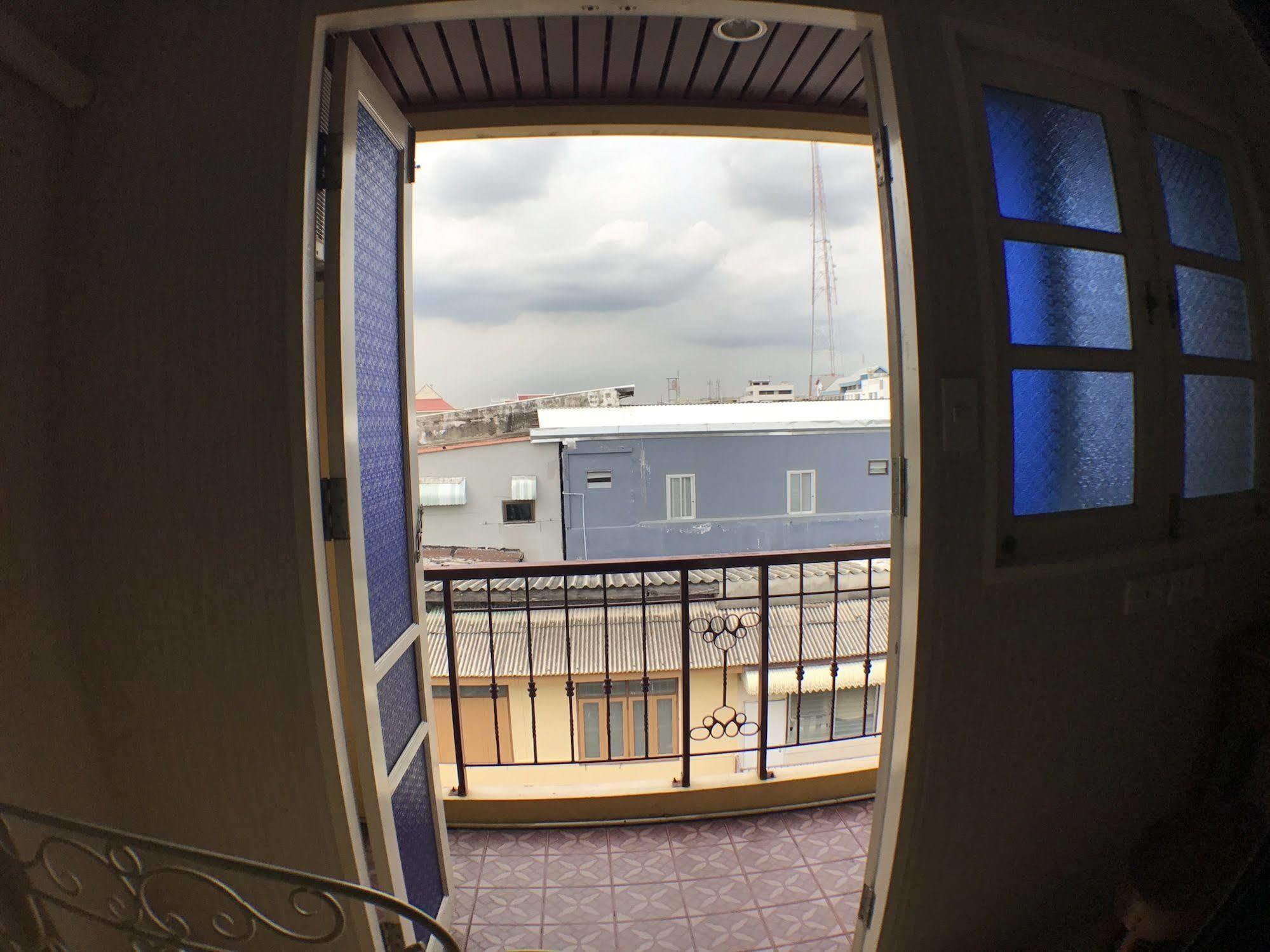 Roof View Place Hotel