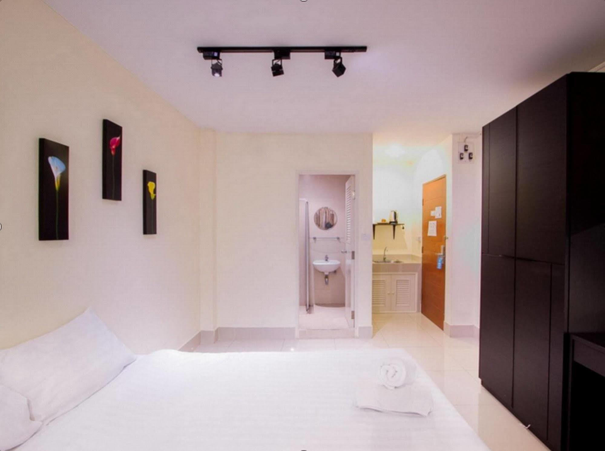 The Mix - Bts Phrakhanong Hotel 3*