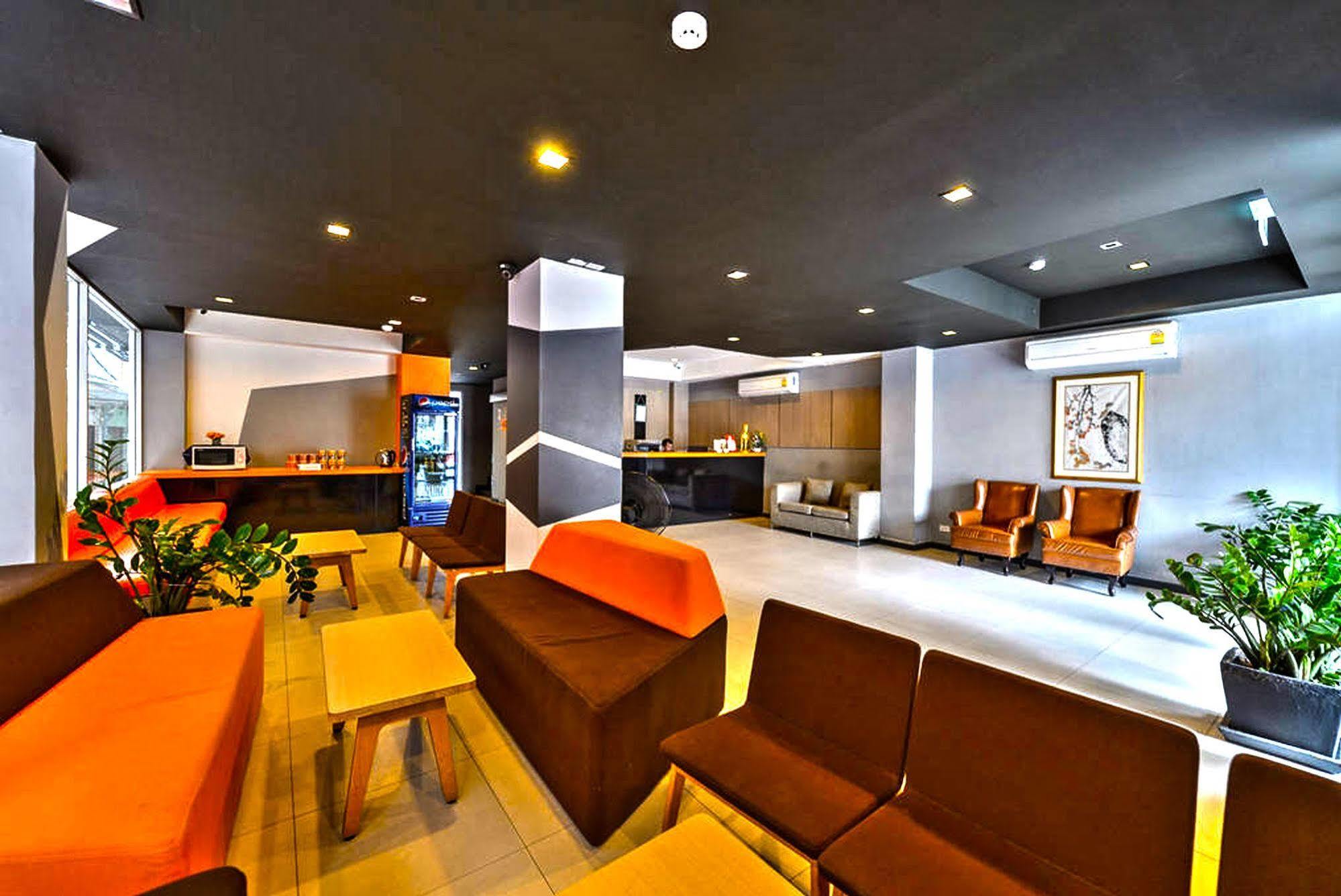 Hostel H2 *