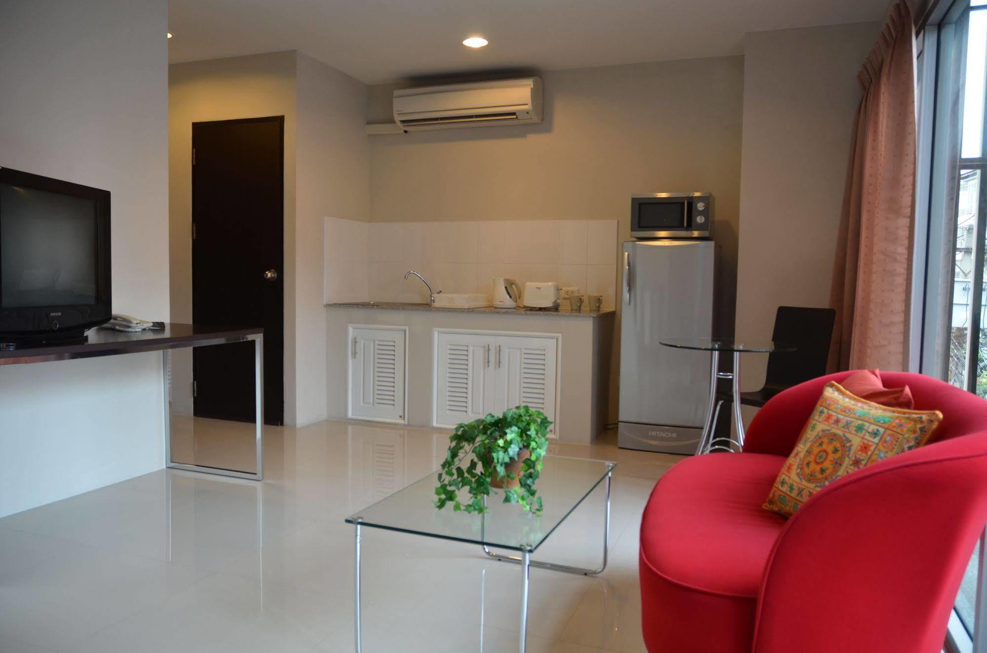 Aparthotel Living 3*