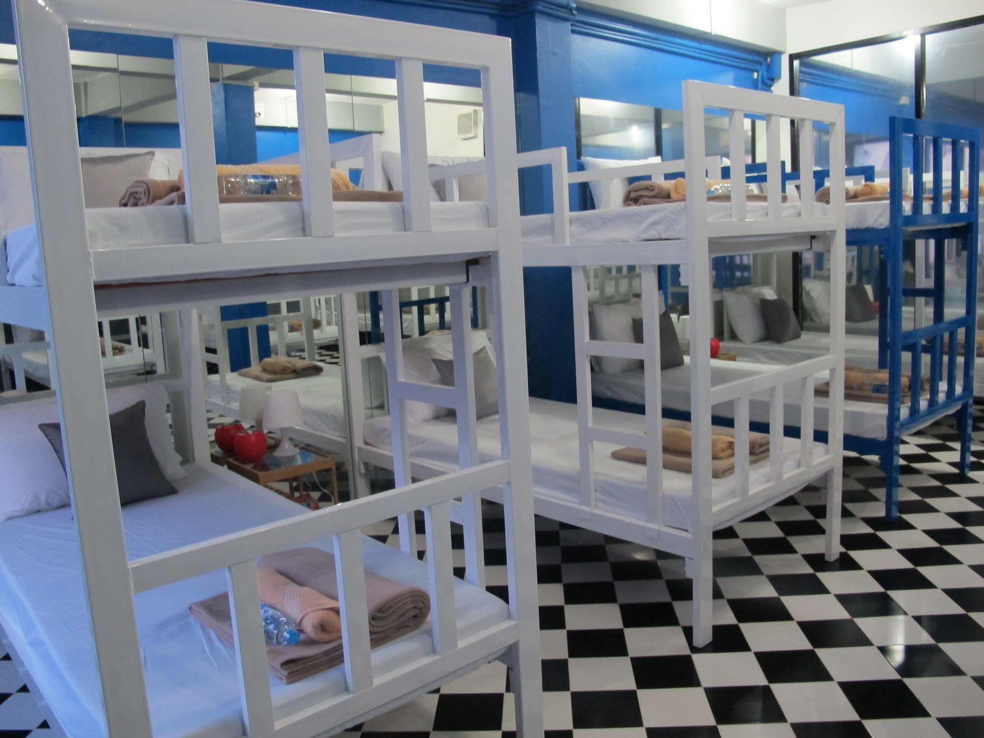 Oyo 783 Brunch Marker Cafe&hostels Hotel