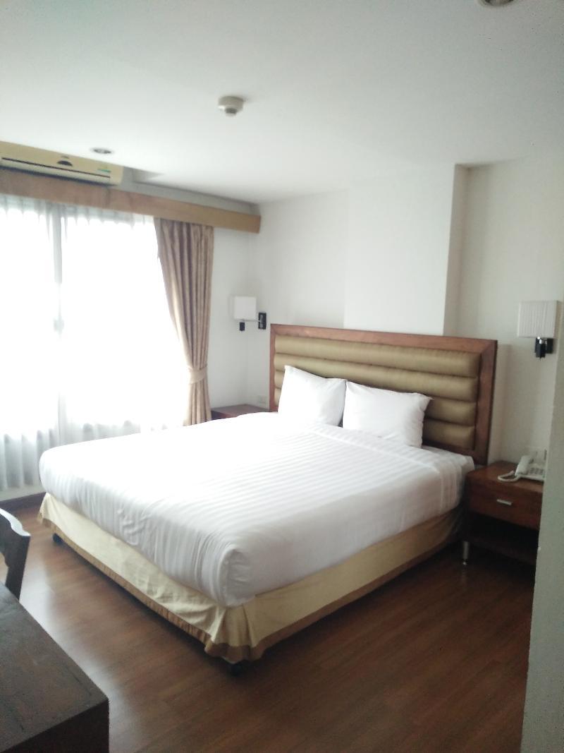 Lasalle & Hotel 3*