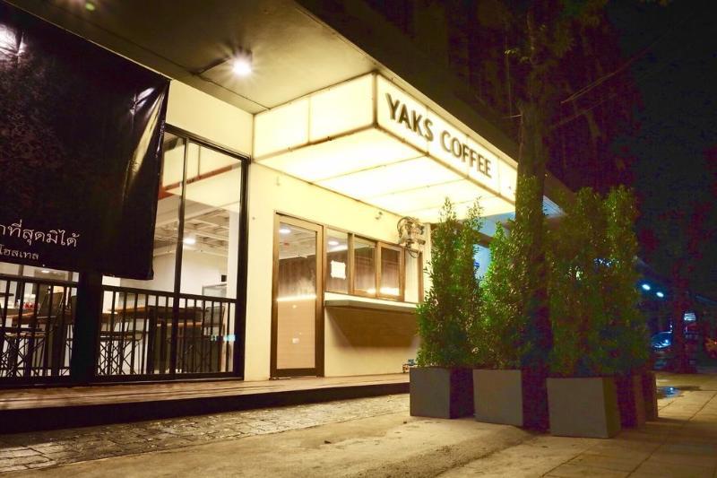 Yaks House Hostel *
