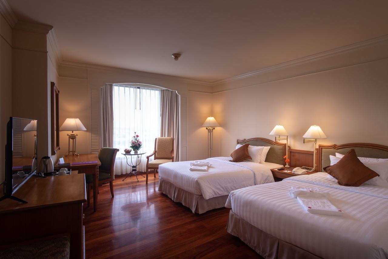 Montien Riverside Hotel