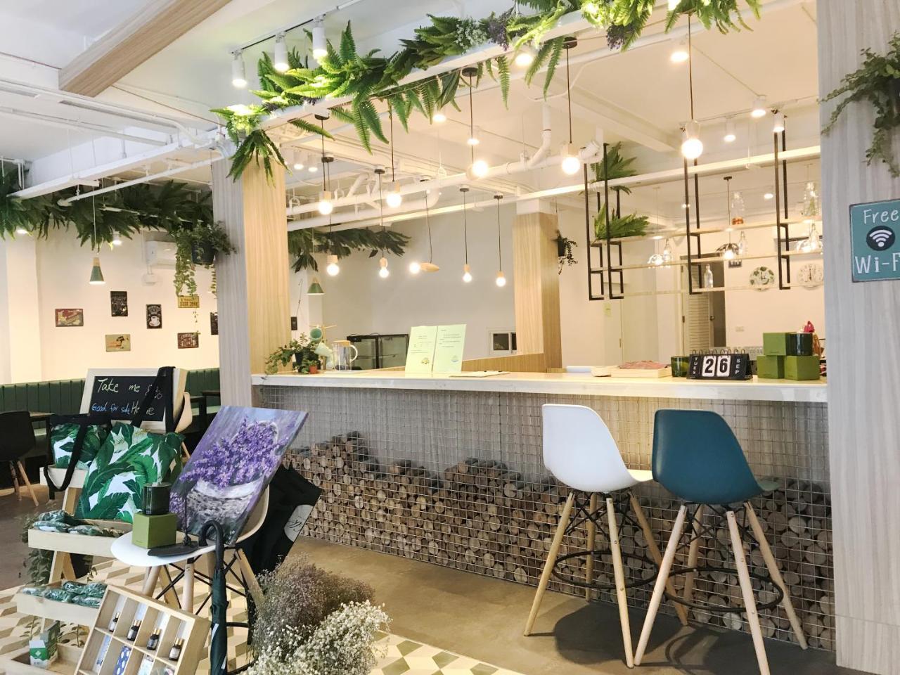 Folk Poshtel Asok Asrama *