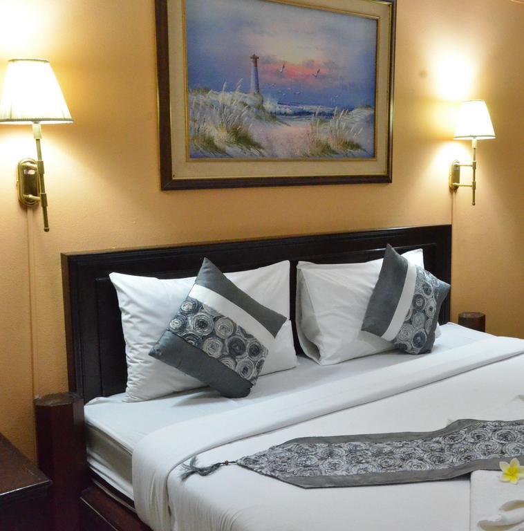 Nawarat & Serviced 3* Bangkok