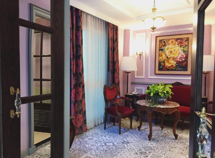 Sara's Hotel