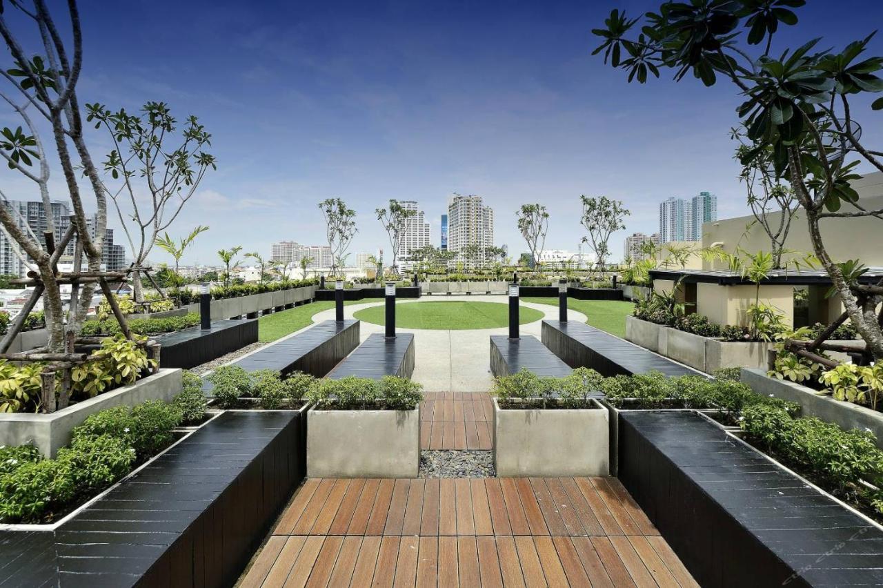 Locals Sathorn Siamese Nang Linchee Bangkok