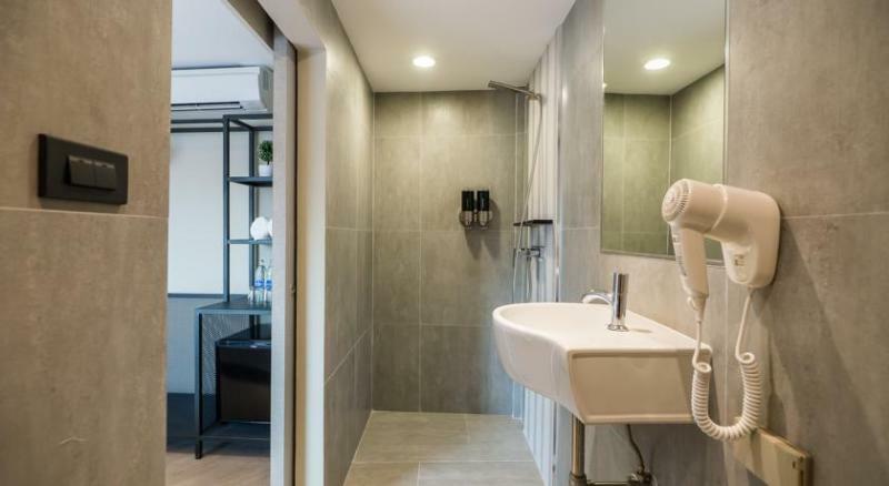 Lucky House Khaosan Hotel 2*