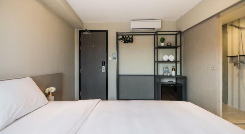 Lucky House Khaosan Hotel 2*