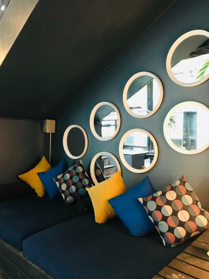 Blu Ari Stylish Gay Poshtel