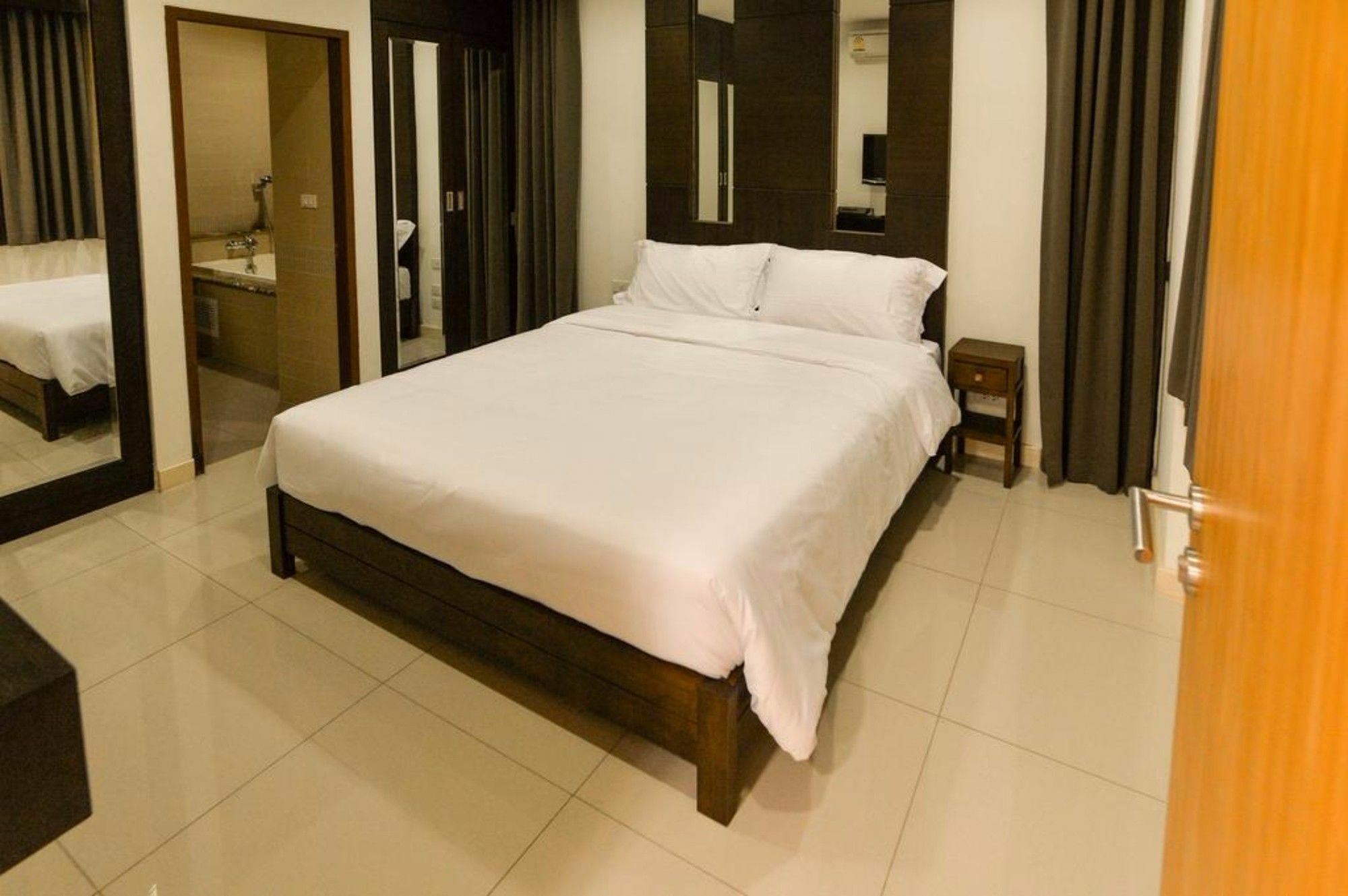 The Pad Silom Serviced *