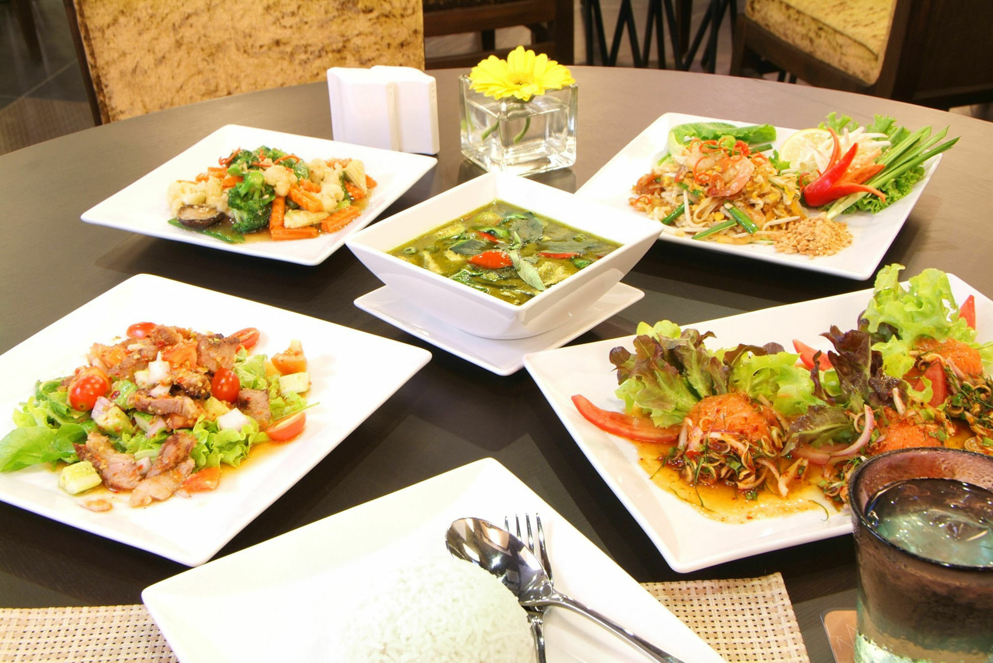 Amora Neoluxe Bangkok