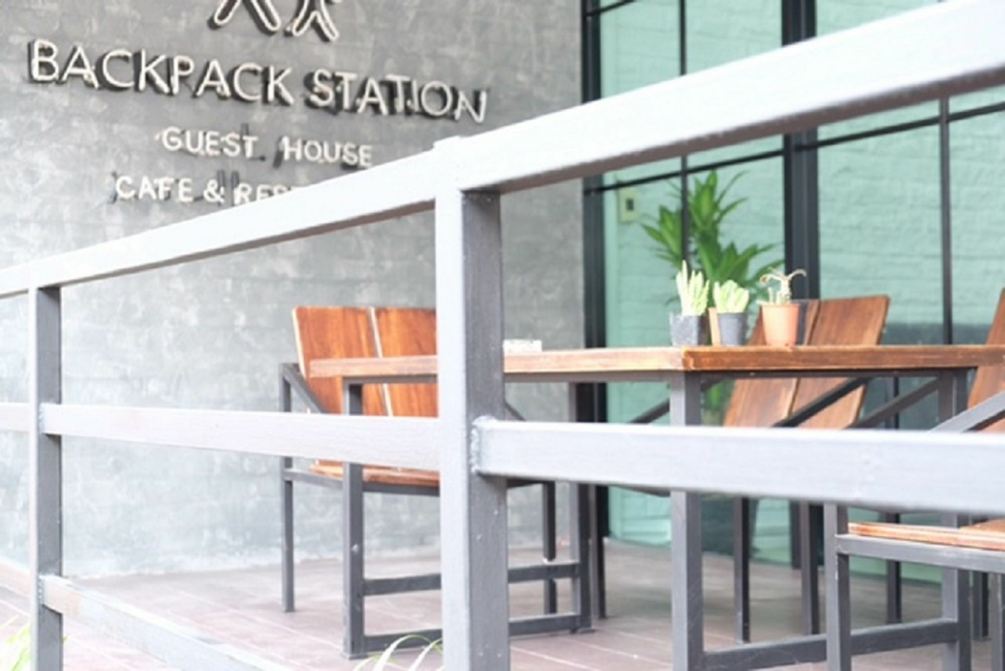Backpack Station *