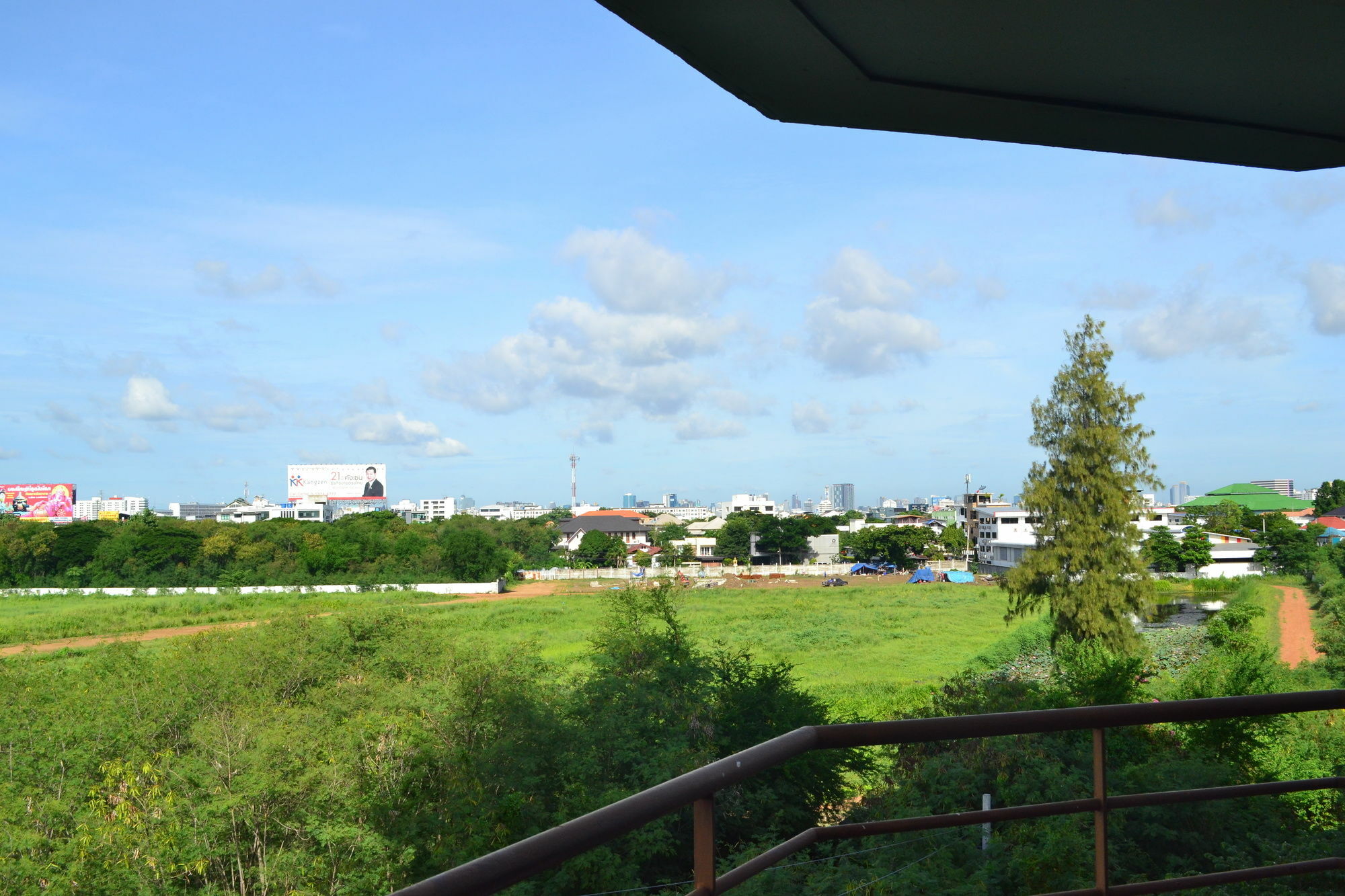Sky Place Srinakarin Aparthotel Bangkok