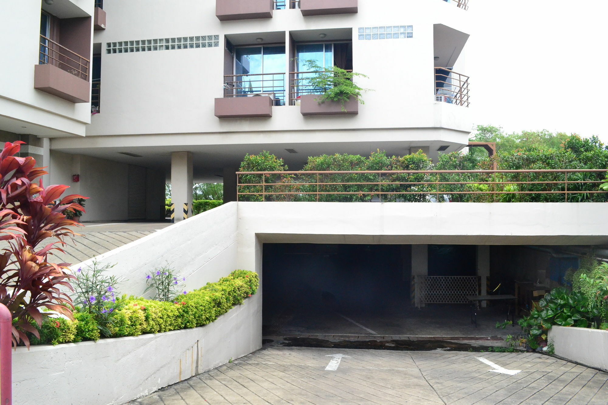 Sky Place Srinakarin Aparthotel Bangkok