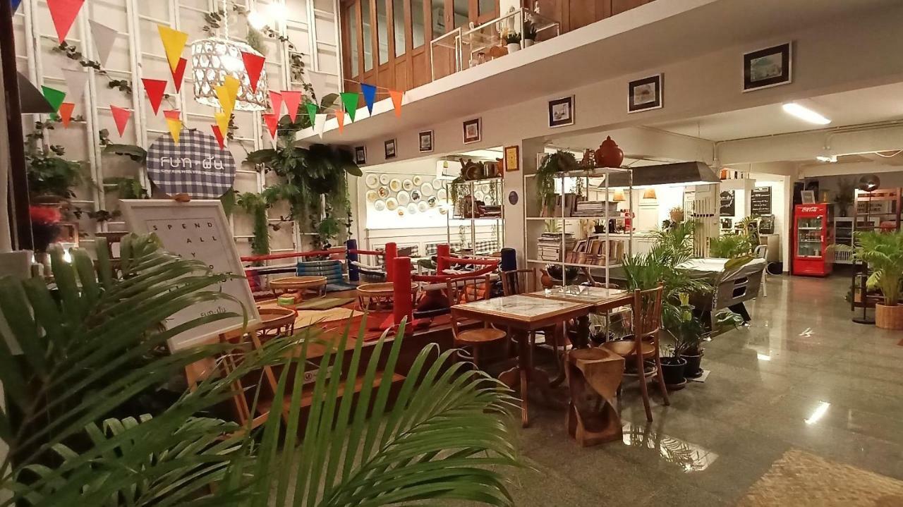 Hostel Fun Cafe & Bangkok