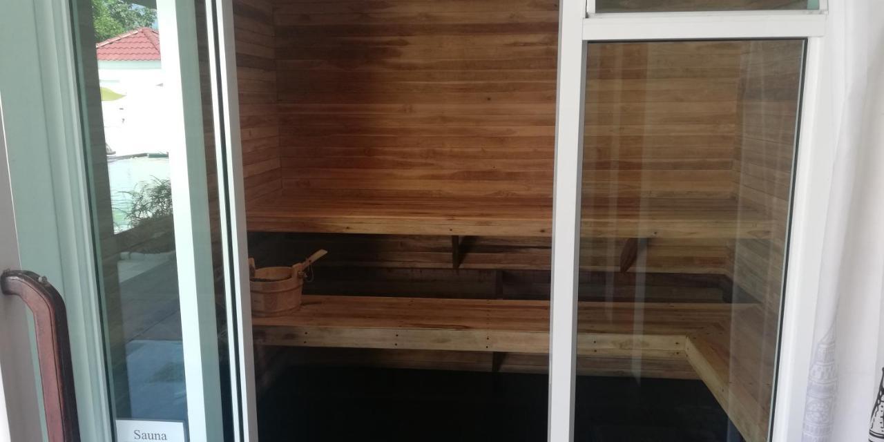 Barefeet Naturist (adults Only) 3*
