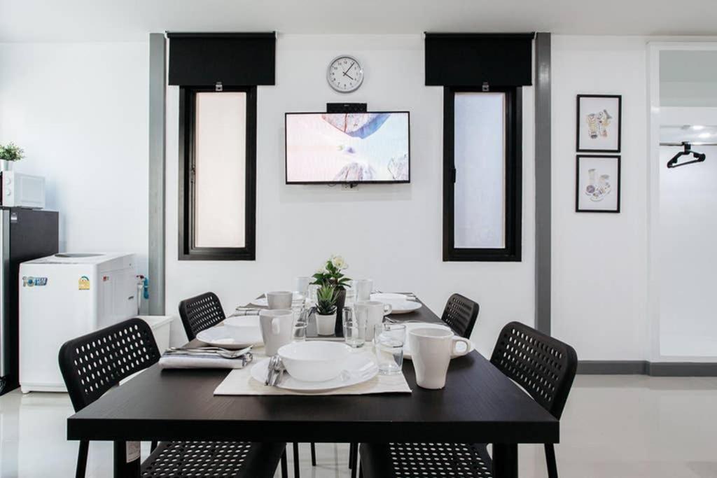 P4 Silom Large 2beds Full Kitchen Wifi 4-6pax Banguecoque