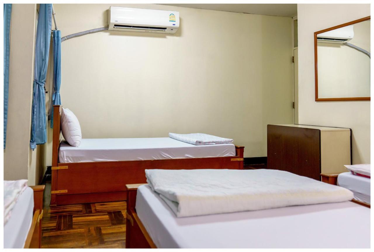 Mom Hostel Bangkok
