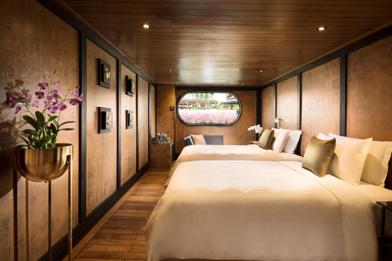 Loy Pela Voyages Botel Bangkok