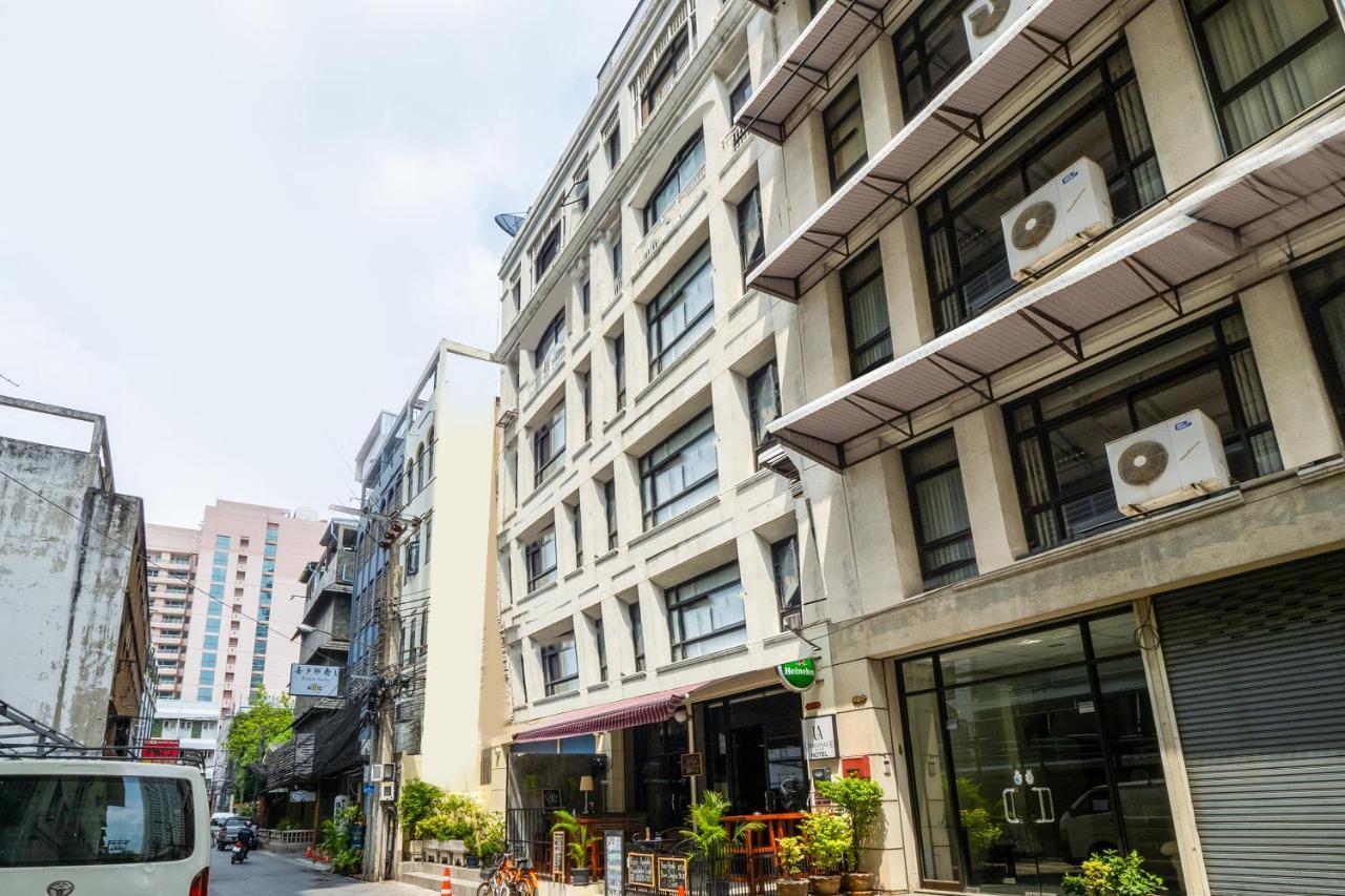 Hotel Oyo 960 The Urban Age Deluxe 2*