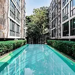 Q Suites 46