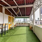 Snoozzze Hostel ใกล้รถไฟฟ้า ย่านบางรัก (Adults Only)