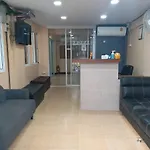 Pratunam Family House