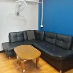 Pratunam Family House