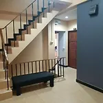Pratunam Family House