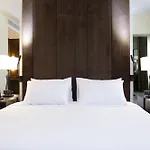 Louis Tavern Hotel