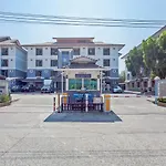 Grand Airport Resort