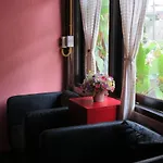 Non House Bangkok บ้านนอนโฮสเทล