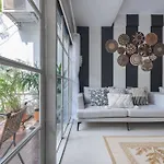 Oasis Townhouse In The Perfect Location