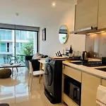 Serene Home In The Heart Of Bkk - The Great Wave