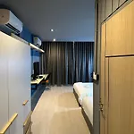 Phuket Vibe, City House, 7 Mins To Bts, City Center, Private Room In Sathon, Private Bathroom, Bangkok, Thailand