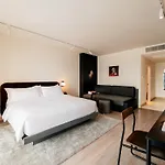The Standardx, Bangkok Phra Arthit