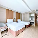 Ramada By Wyndham Bangkok Sukhumvit 11