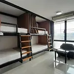 Homey-Sleepy Don Mueang Airport Hostel