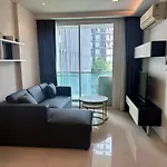 Spacious Sukhumvit Condo Near Emquartier