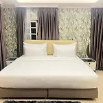 V20 Boutique Jacuzzi Hotel