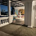 V20 Boutique Jacuzzi Hotel