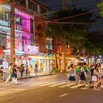 Banthat Thong Hostel