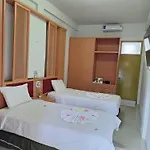 Happy 2 Hotel