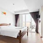 Royale 8 Ville Guest House