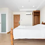 Royale 8 Ville Guest House