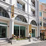 Royale 8 Ville Guest House