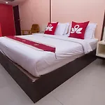 Zen Rooms Surasak 1