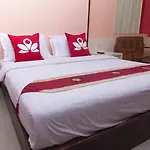 Zen Rooms Surasak 1